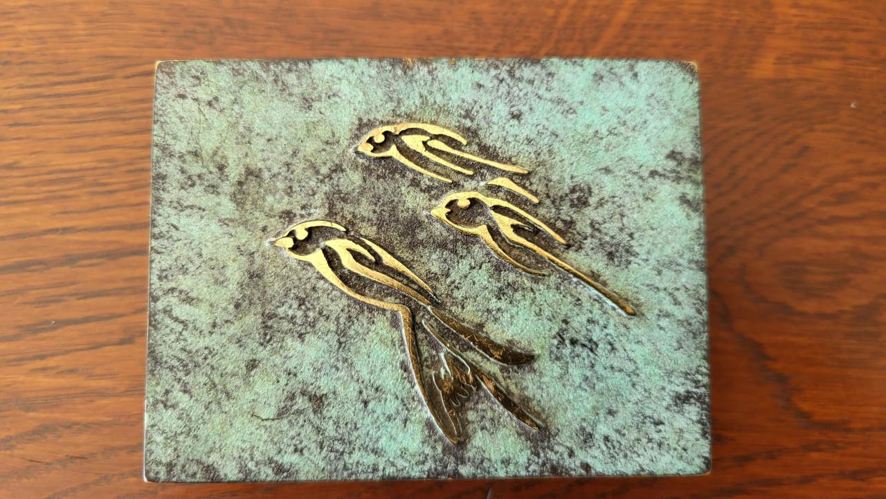 Brauerei Stauder Essen zwaar (bronzen?) doosje met zwaluw reliëf