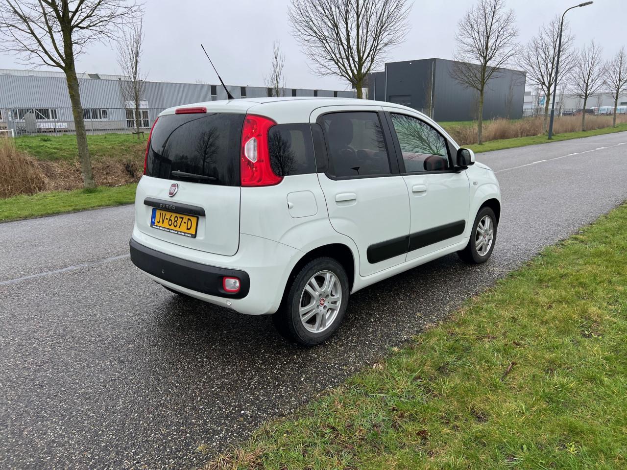 Fiat Panda Automaat, uit 2016 met 60.250 km.