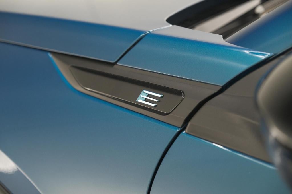 Peugeot E-2008 ev allure avantage 54 kwh | 98% soh | 11 kw lader | apple ca