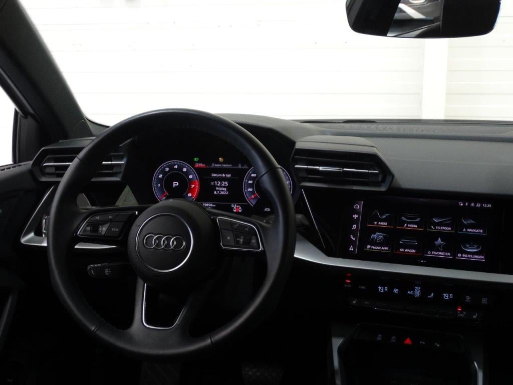 Audi A3 35 tfsi 150pk s tronic s line edition