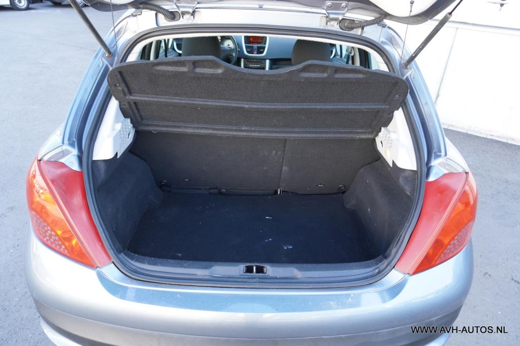 Peugeot 207 1.4 vti xs