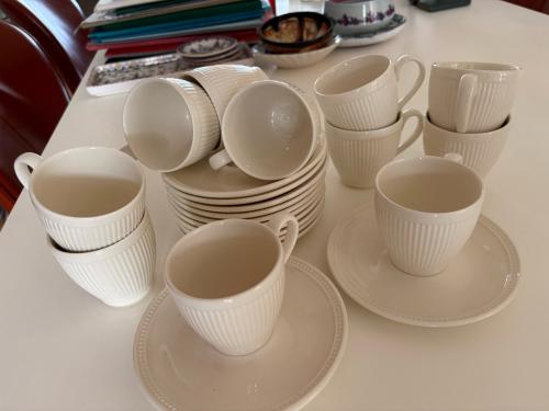Servies Wegdwood (borden, mokken enz)