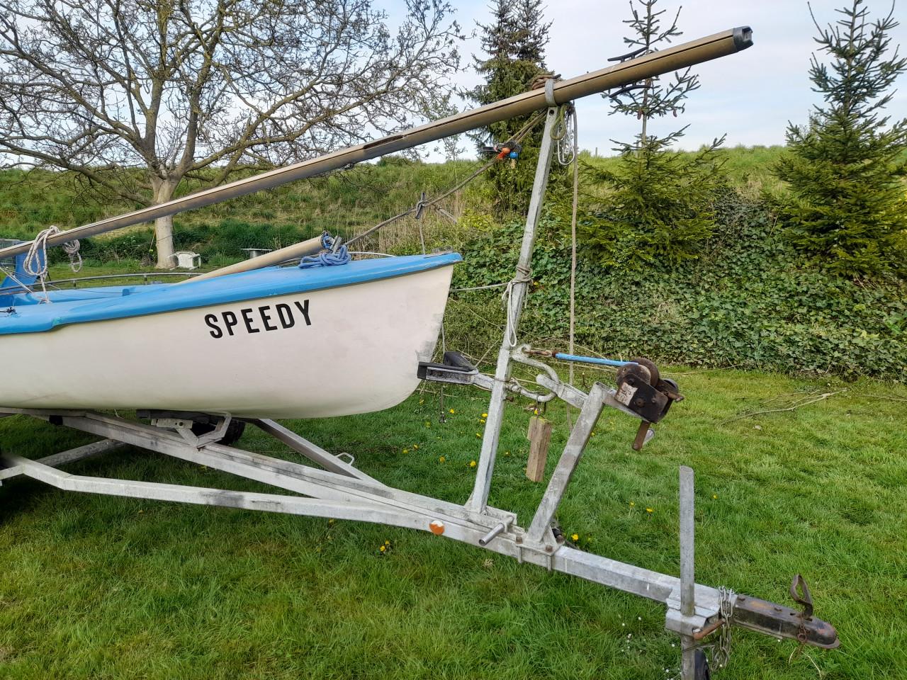 Flying junior zeilbootje met wegtrailer