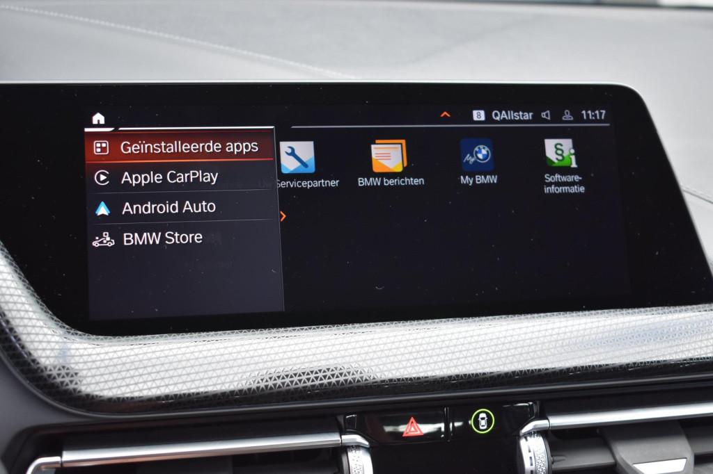 BMW 1 Serie 118i sport line | stoelverwarming | apple carplay | android aut