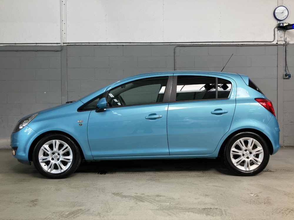 Opel Corsa 1.4-16V '111' Edition