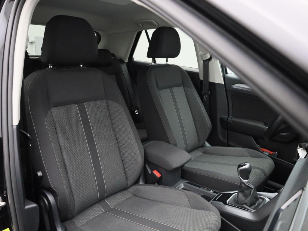 Volkswagen T-roc 1.0 tsi life | trekhaak | parkeer sensoren | virtual cockp