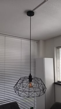2 zwarte lampen