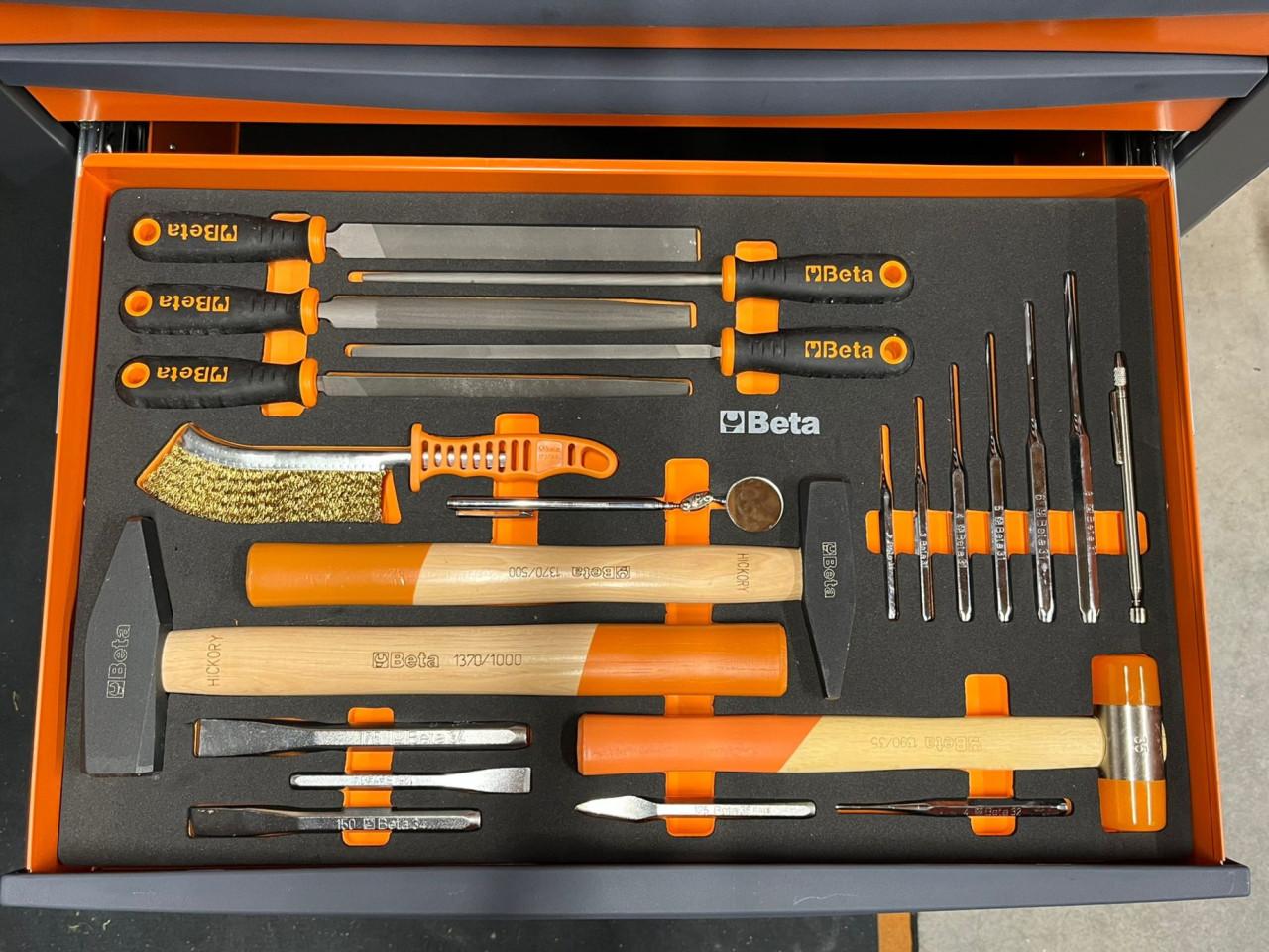 Beta gereedschapswagen gevuld