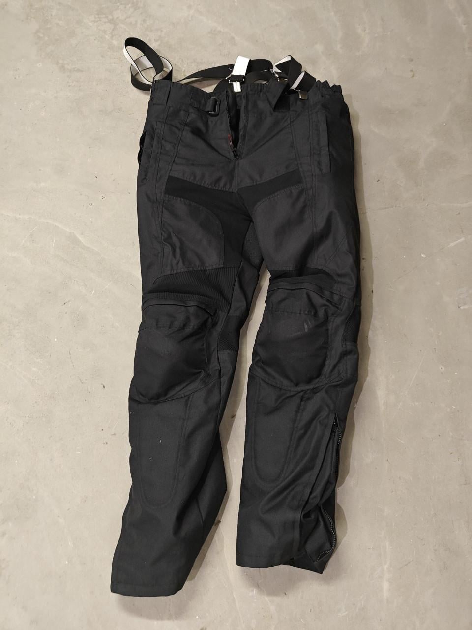 Complete Motoroutfit: Leren Jas, Broek, Handschoenen & Tas