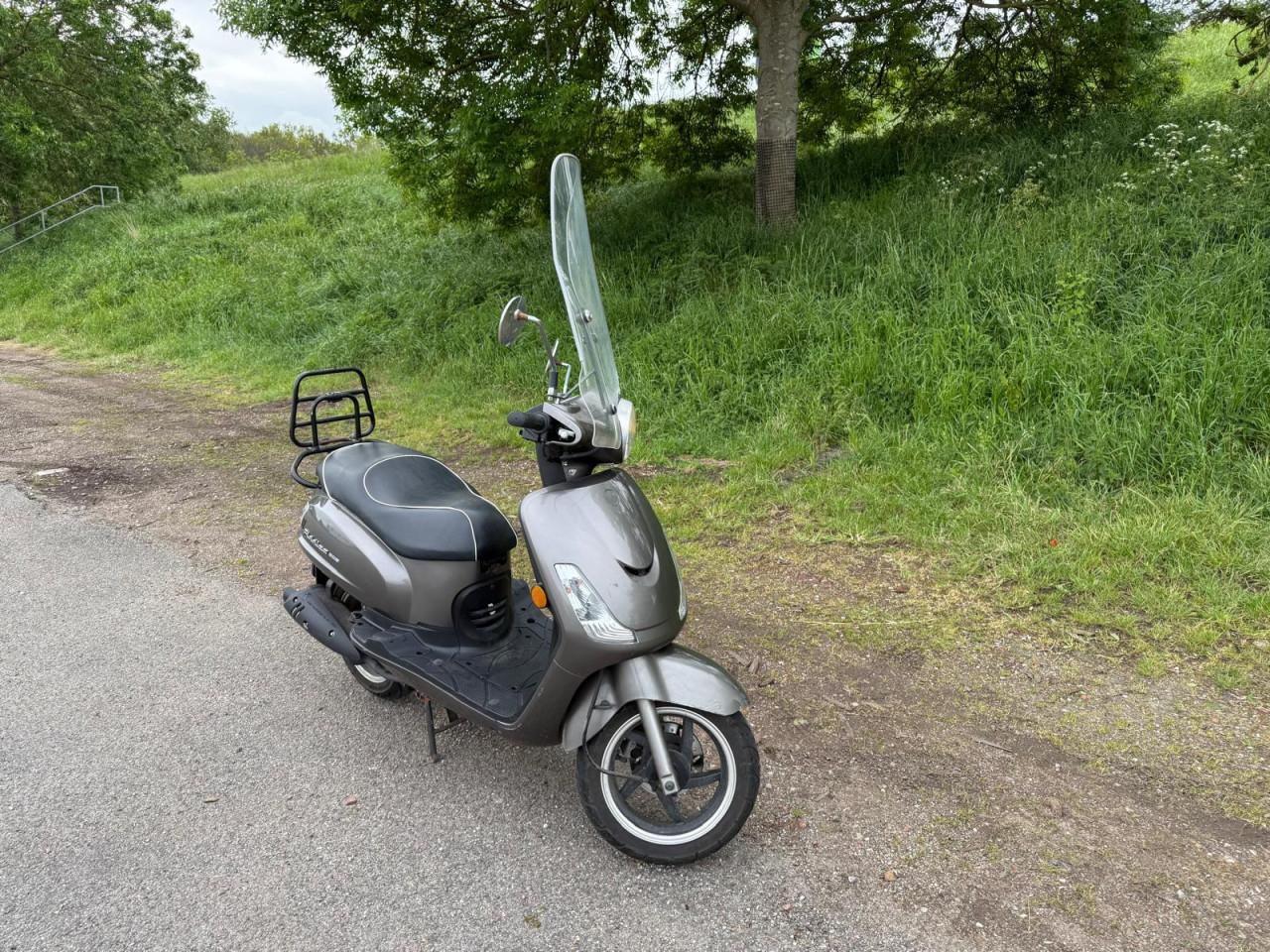 SYM Fiddle II snorscooter 2018 — lage km-stand — nette staat