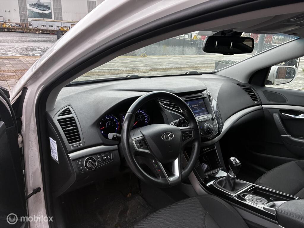 Hyundai i40, wagon 1.6 GDI Blue i-Drive km180.348 Nap BJ2012