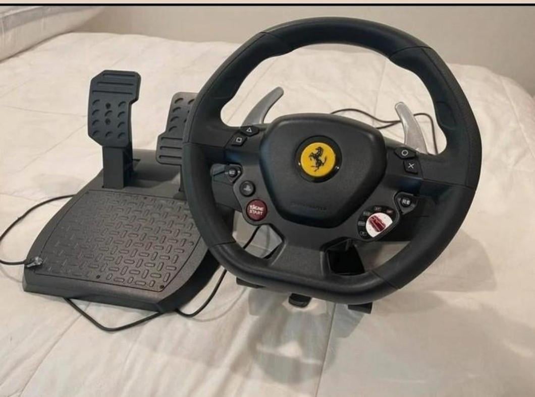 Thrustmaster Ferrari Stuur en Pedalen
