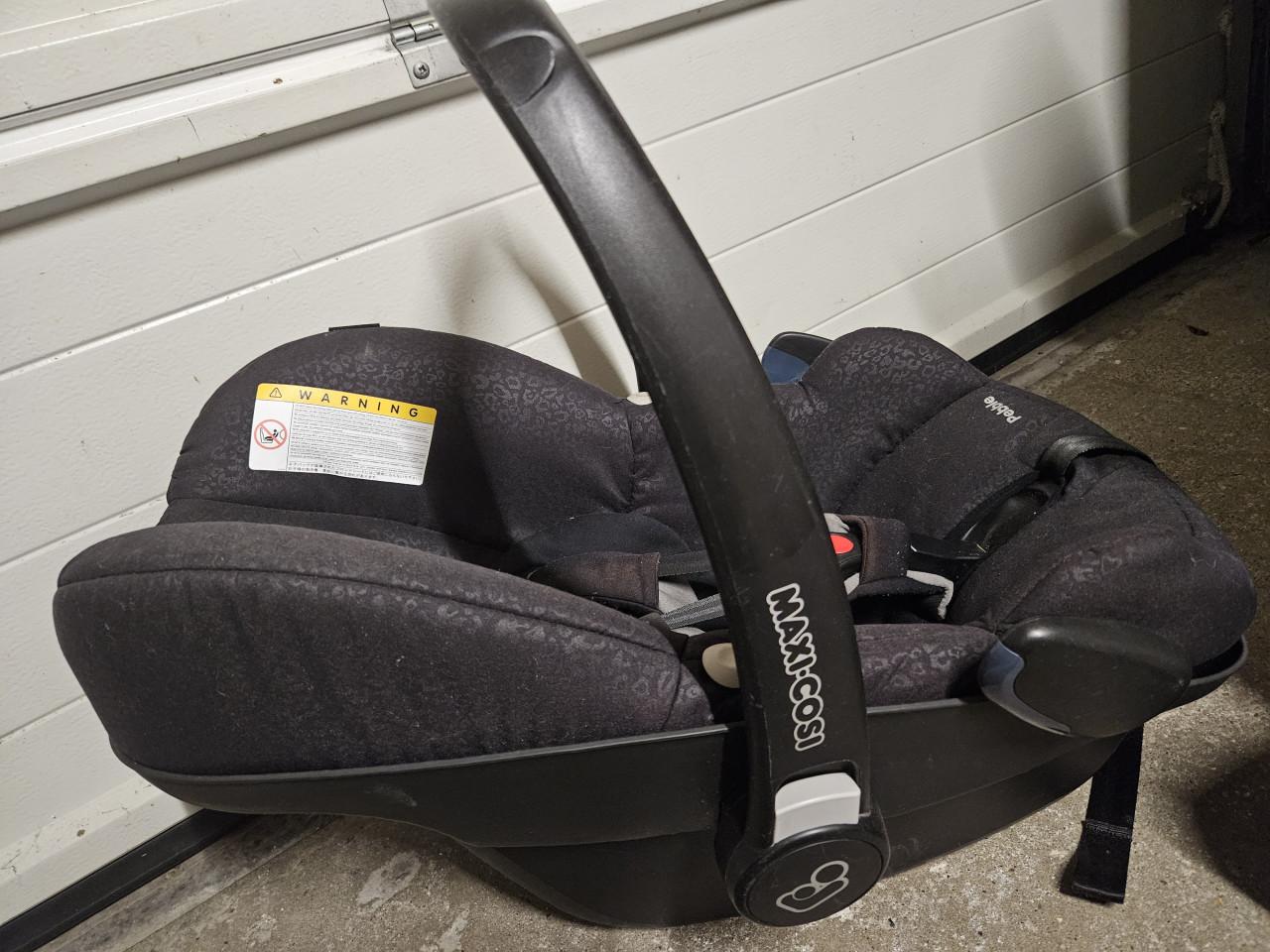 Maxi Cosi Pebble + Familyfix base