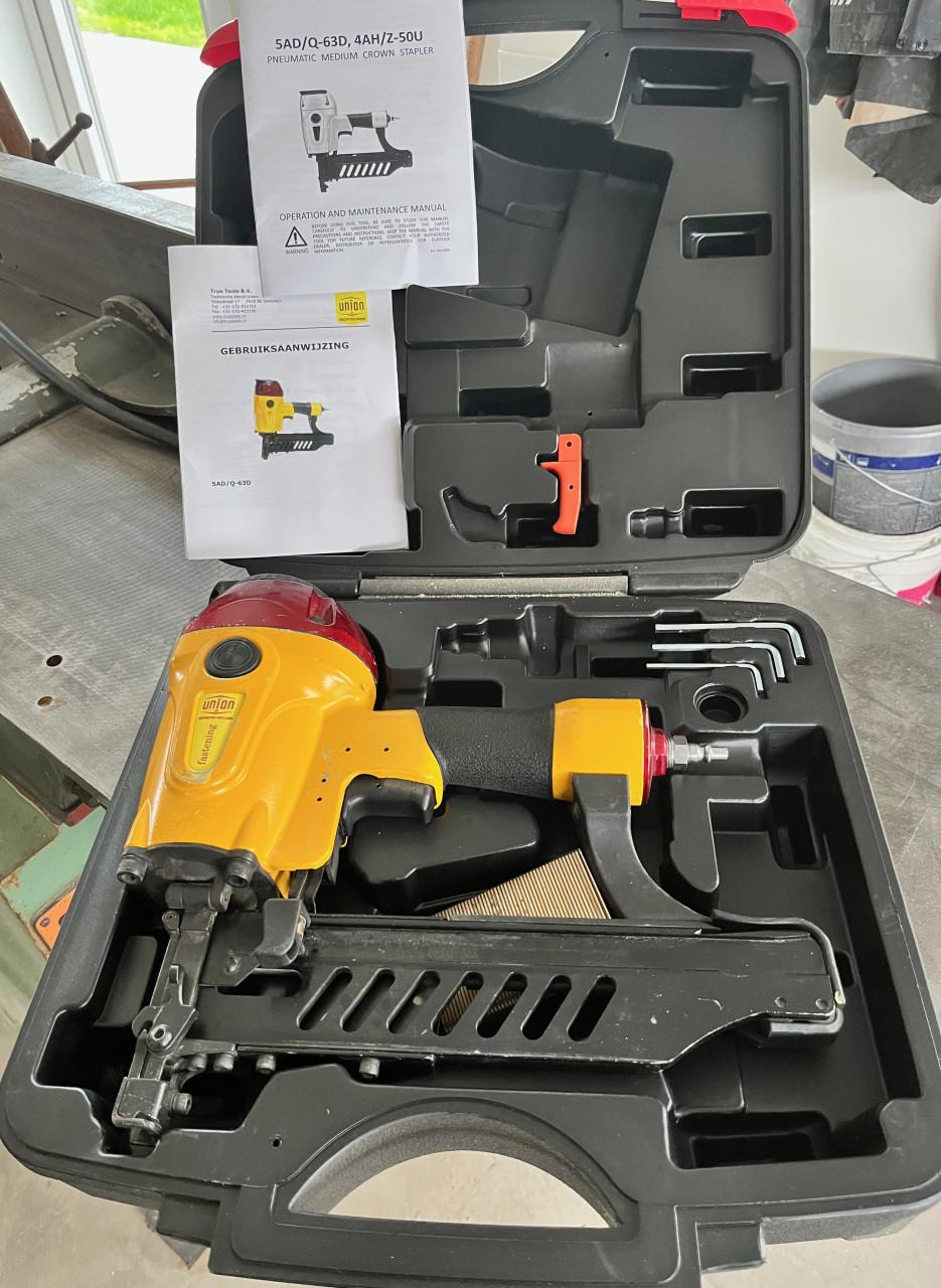 Pneumatiche tacker voor nieten en krammen