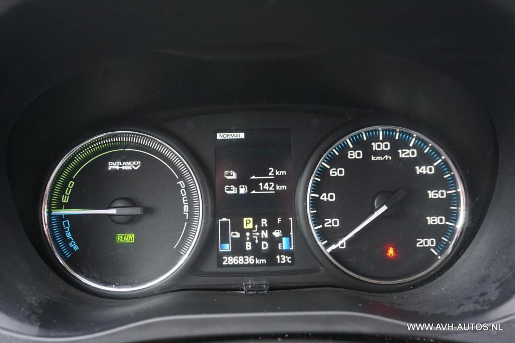 Mitsubishi Outlander 2.0 phev instyle