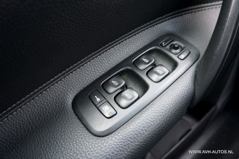 Volvo S60 2.4d, leer + clima!