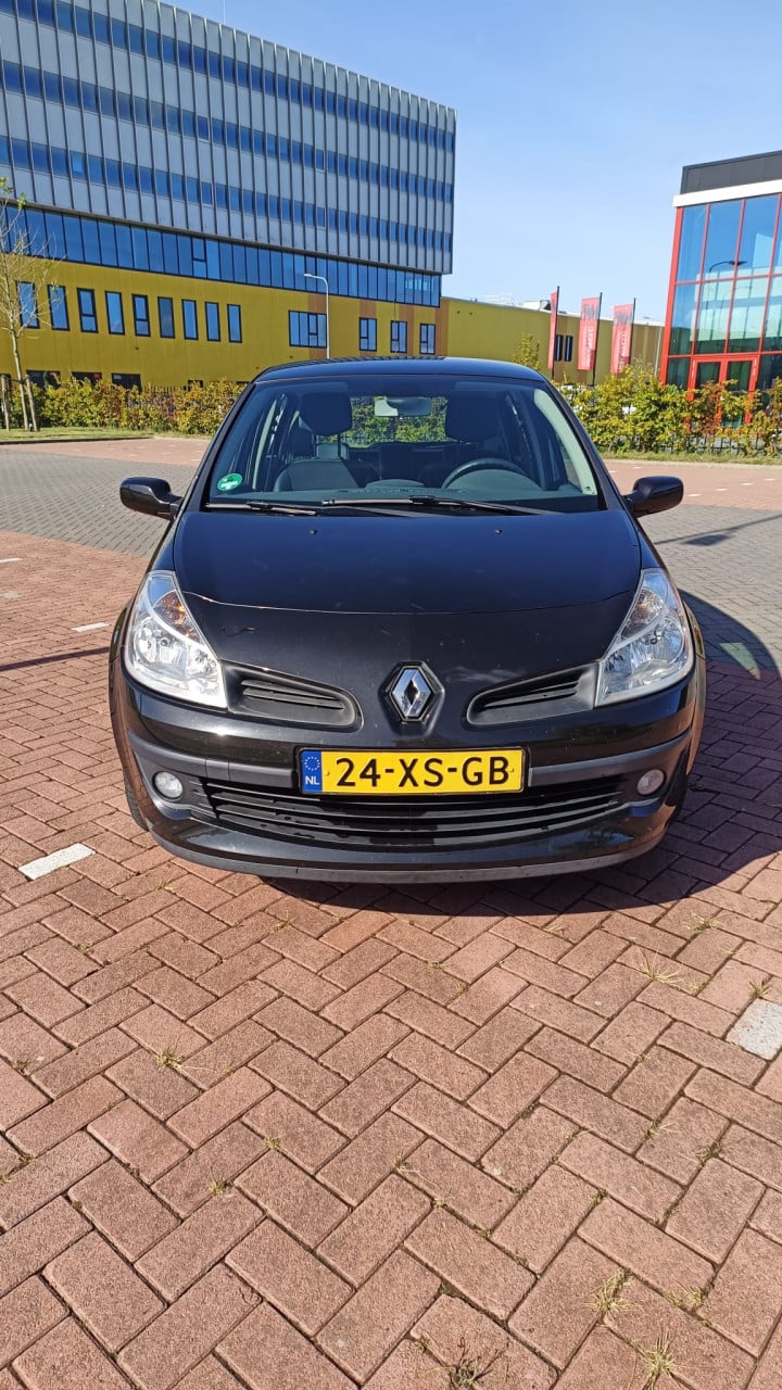 Renault Clio 1.6 16V 82KW 5-DRS 2007 Zwart