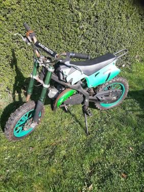 Mini crosbrommer, blok is los verder werking onbekend, voor de sleutelaar