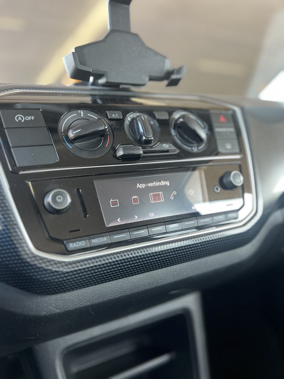 Volkswagen Up! 1.0 60pk BMT 5D 2019 Zwart