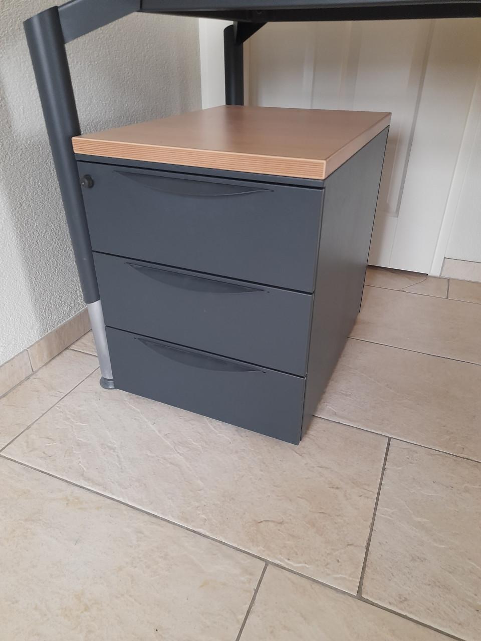 Ladenkastje op wielen (42 x 58 x 54H)  Zonder sleutel!