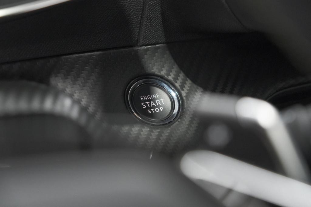 Peugeot 2008 1.2 hybrid 145 gt | camera | apple carplay | parkeersensoren