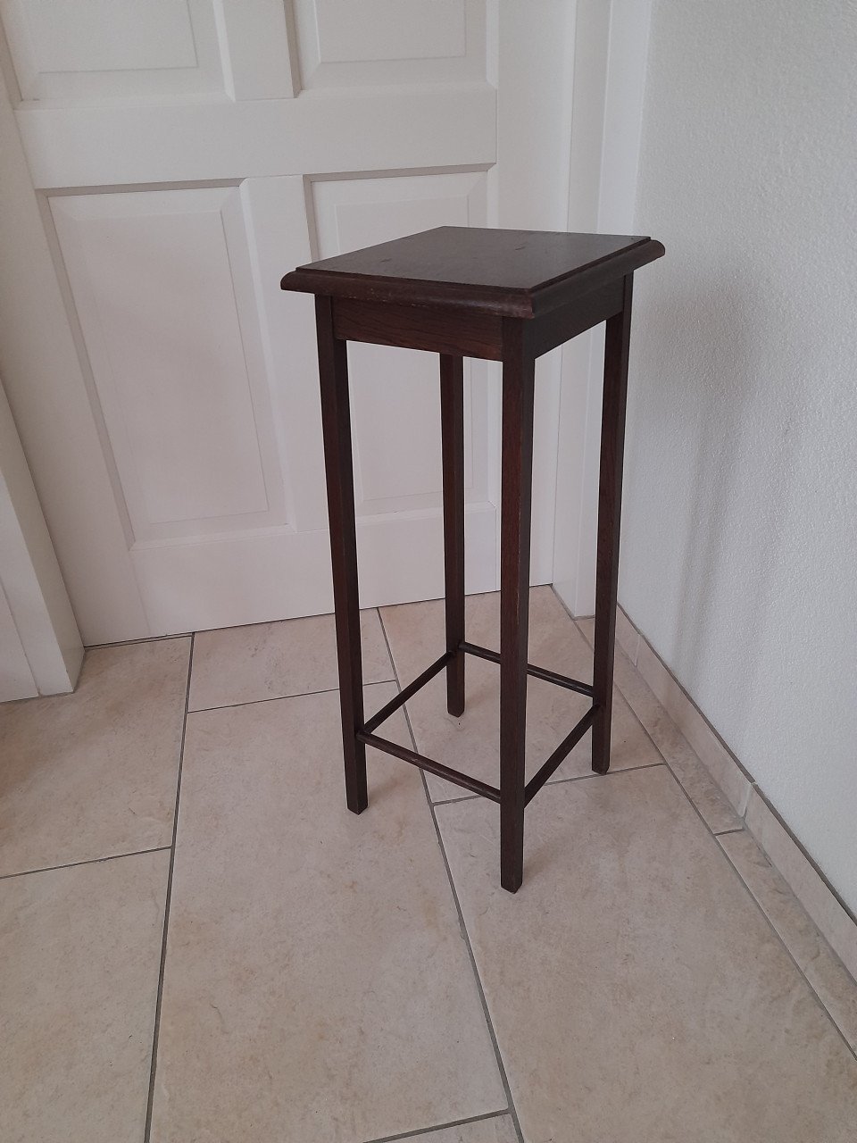 Planten tafel  27 x 27 x 70H (in goede staat)