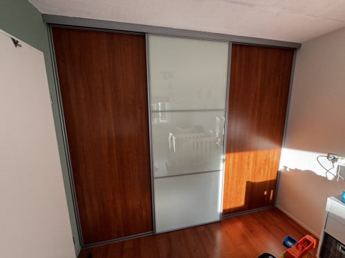 Luxe schuifdeuren met kast voor kleding