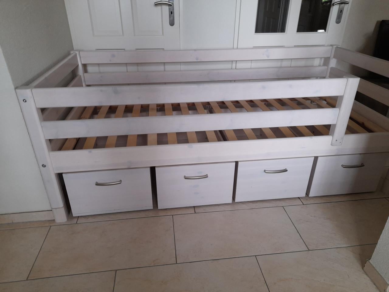 Flexa bed met laden 90 x 200 ( in goede nette staat )