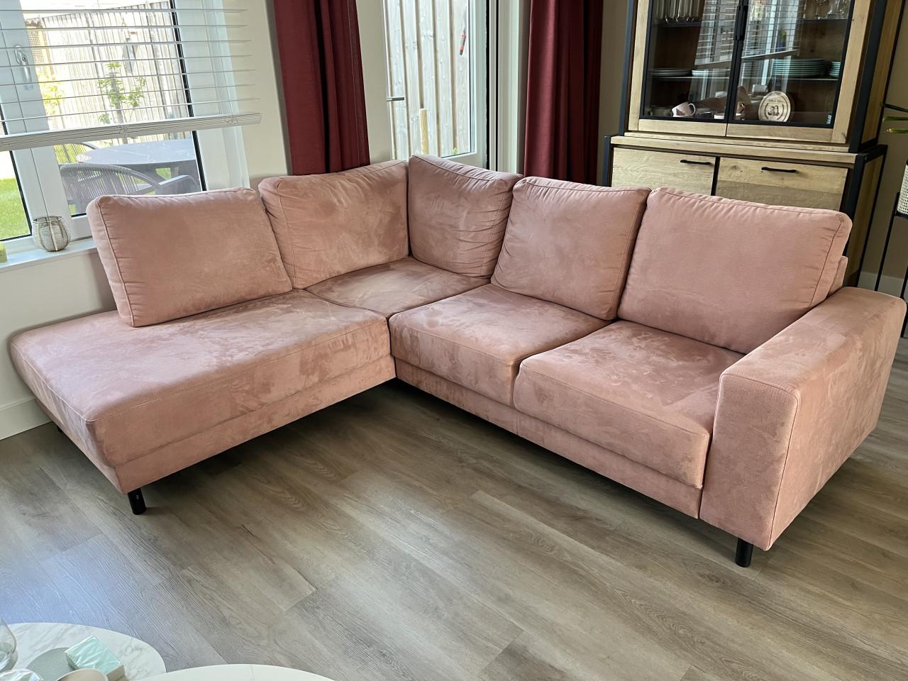 Roze hoekbank zo goed als nieuw !