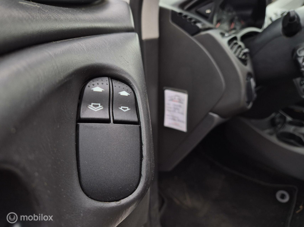Ford Focus 1.6-16v / airco / dealeronderhouden / origineel nl