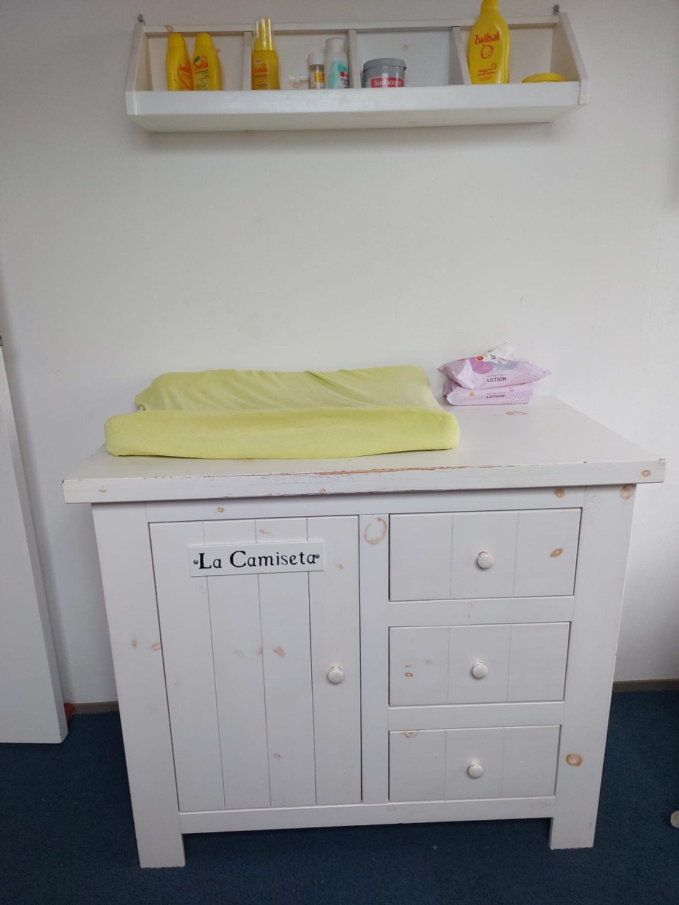 Mooie whitewash babykamer Amigo's Amiga's €75,-