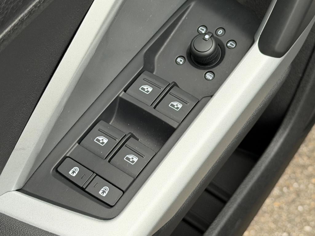 Audi Q3 35 tfsi 150pk s-tronic s-line | alcantara | keyless | dode hoek | e