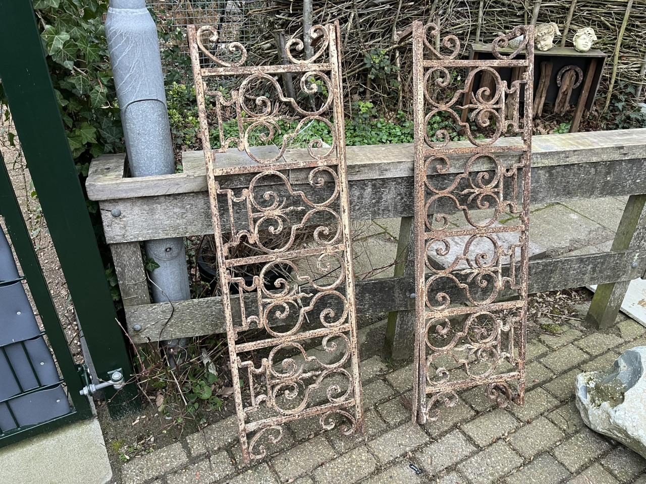 Ornamenten, Raamframe Sierwerk metaal