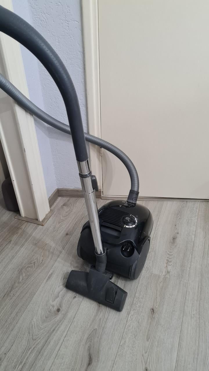 Stofzuiger merk BOSCH 220V- MaX 2000W-Type VBBSGL20S