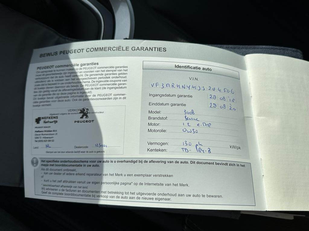 Peugeot 3008 1.2 puretech 130pk s&s blue lease executive vol-leer met stoel