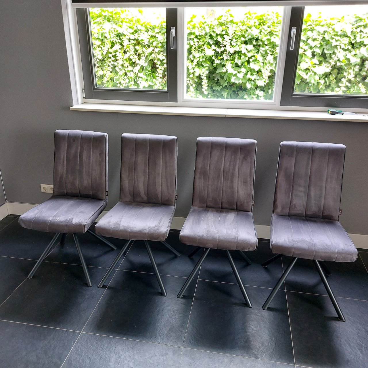 4 eetkamerstoelen Henders & Hazel antraciet met zwart metalen poten