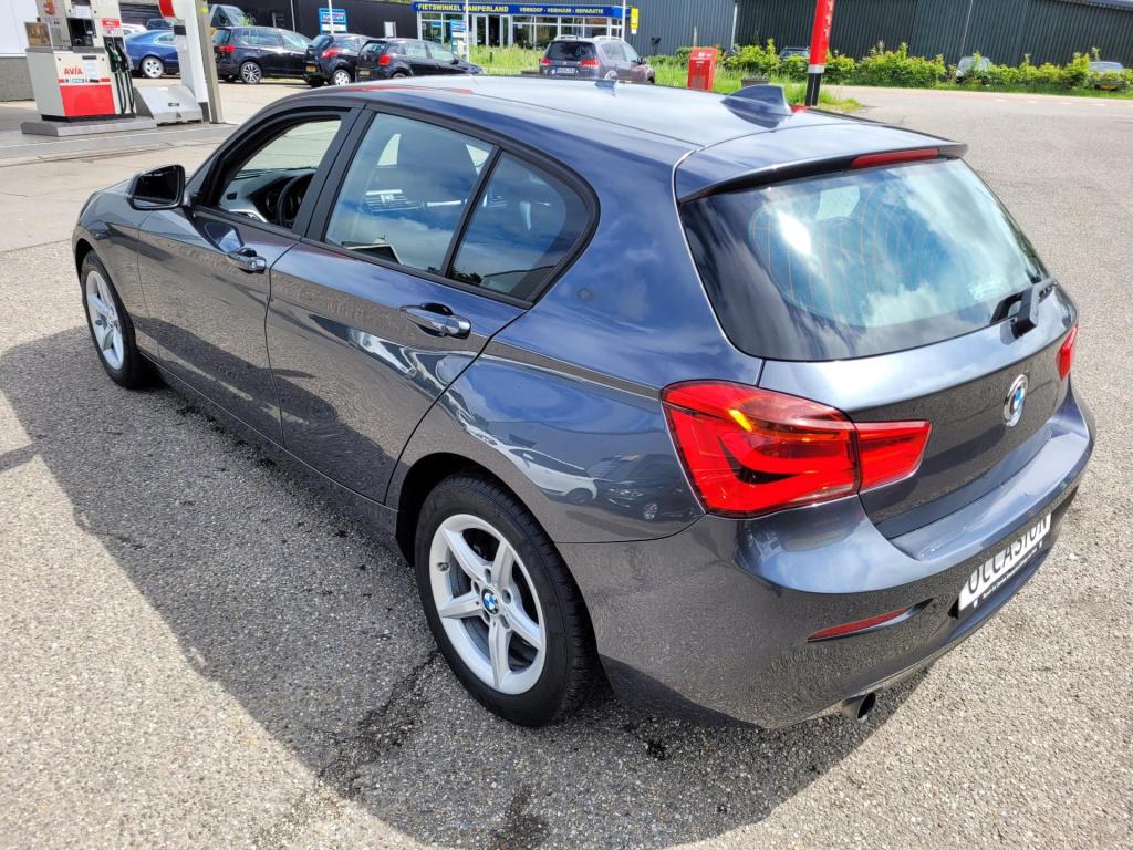 BMW 1 Serie 116i executive advantage . navi climate pdc lm velgen led stoel