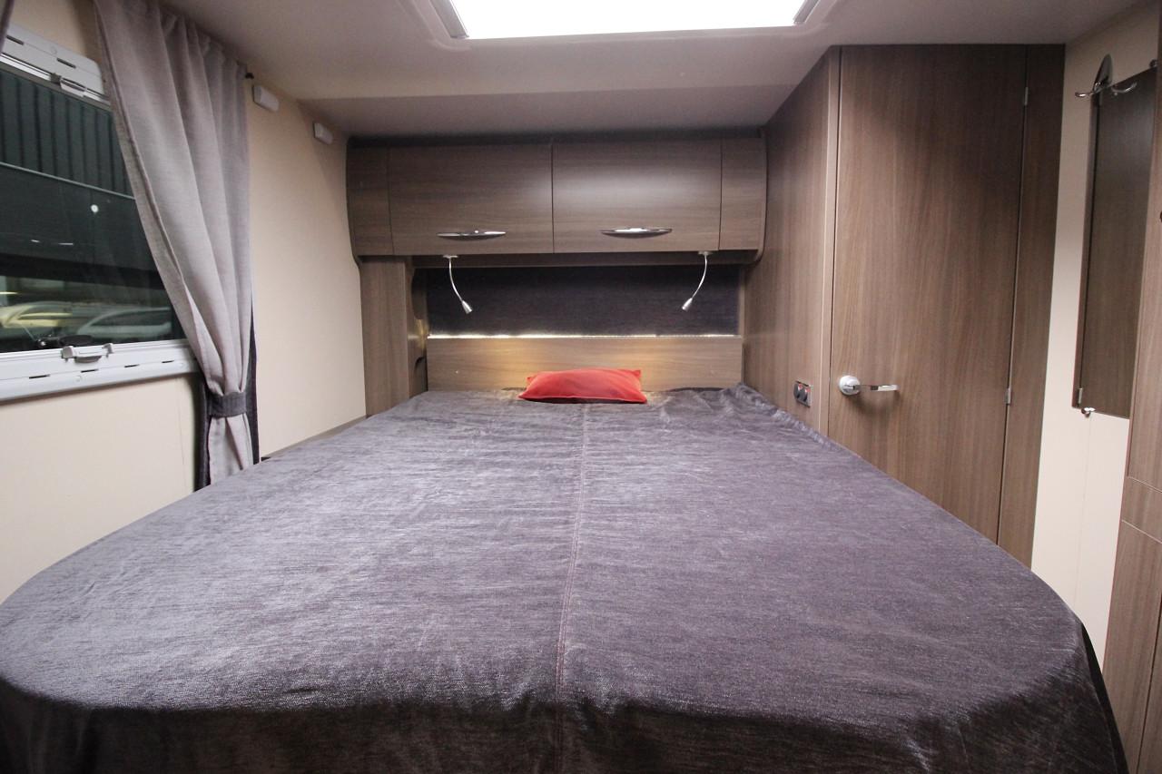 Challenger Sirius 2098(Queensbed+Hefbed, Als nieuw!!, Euro5)