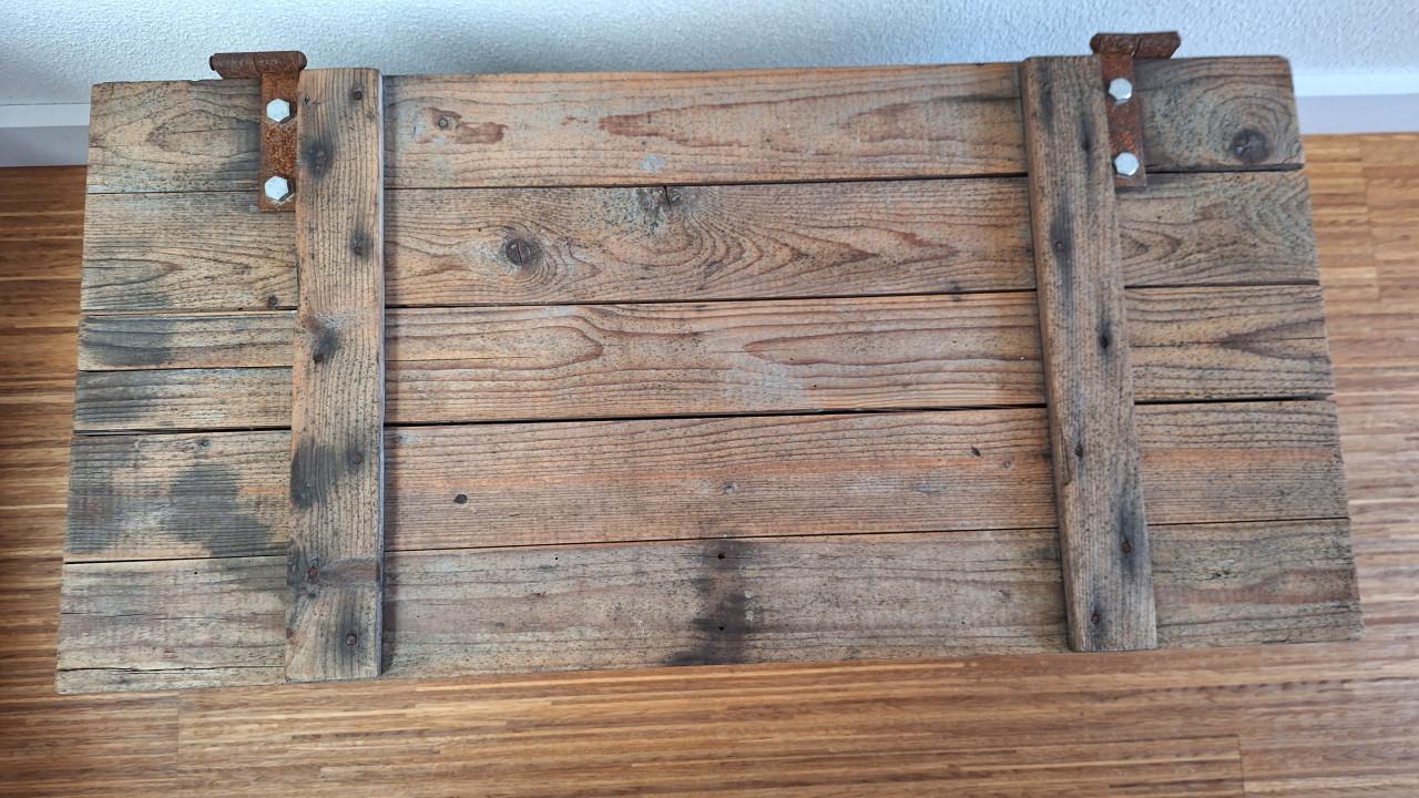 Oude houten opbergkist