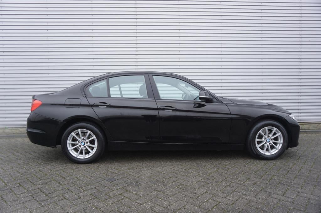 BMW 3-serie 320i automaat - airco / cruise / elektr. ramen / nap
