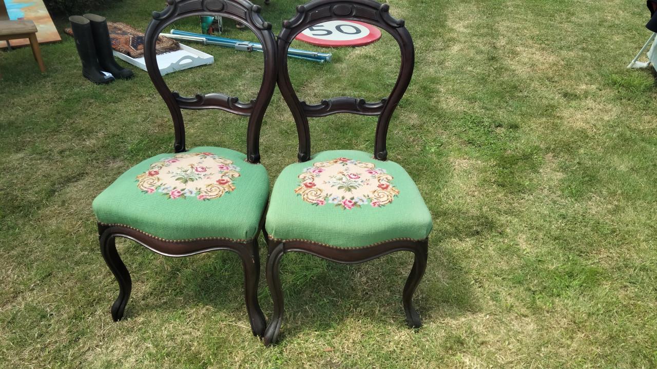 Tafel & stoelen en keukenrek