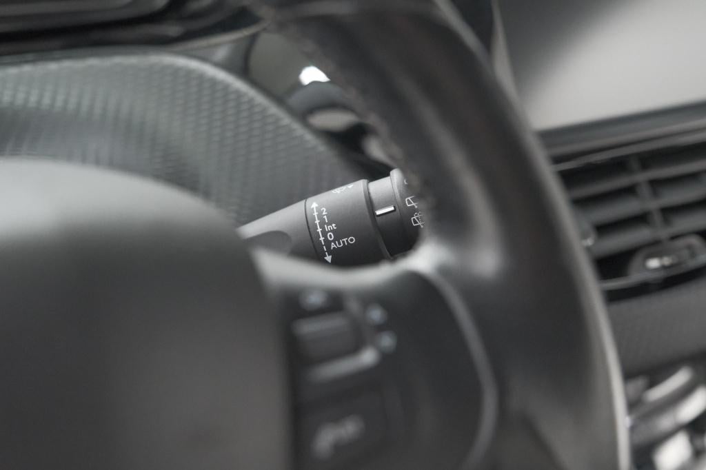 Peugeot 208 puretech 110 tech edition | camera | apple carplay | parkeersen