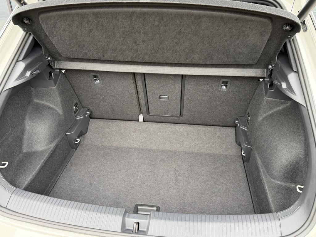 Volkswagen T-roc 1.5 tsi 150pk dsg r-line | trekhaak | camera | keyless | e