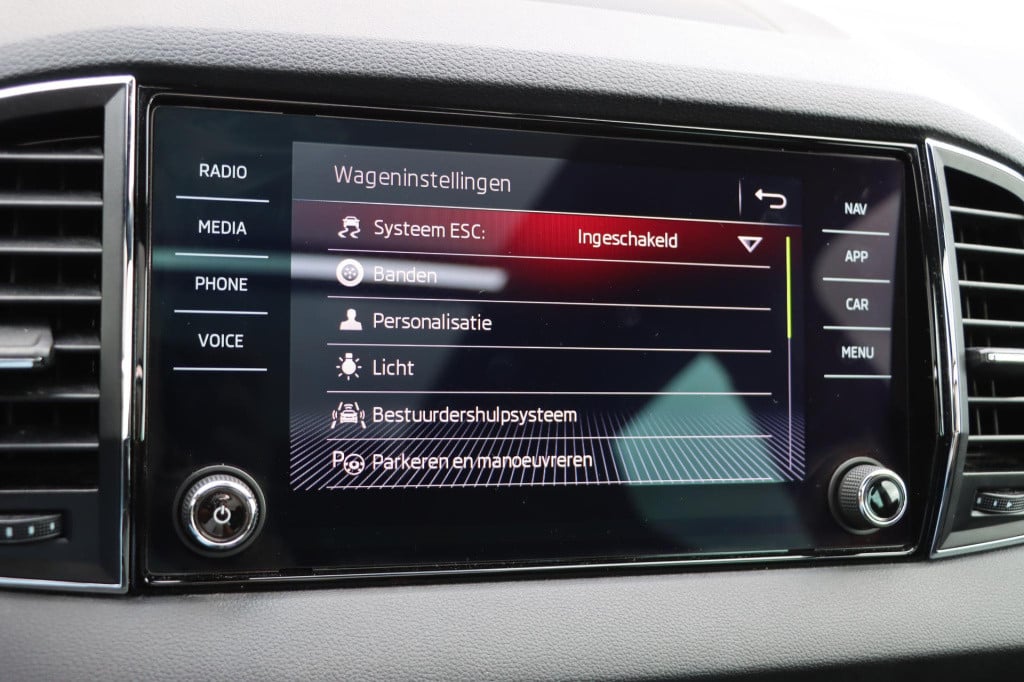 Skoda Karoq 1.5 tsi sportline business 150pk dsg7
