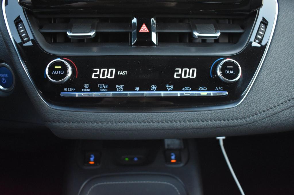 Toyota Corolla 1.8 hybrid dynamic | camera | apple carplay | android auto |