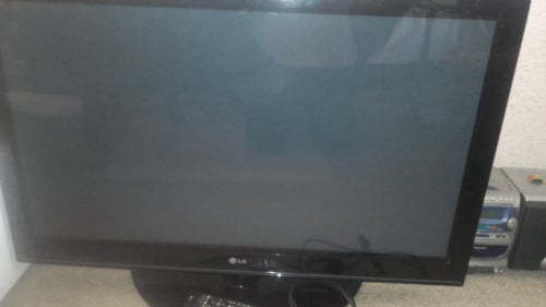 LG TV 105cm.