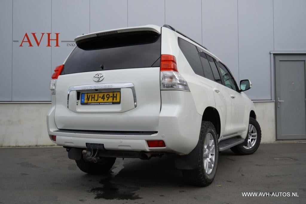Toyota Land Cruiser 3.0 d-4d-f lx window van