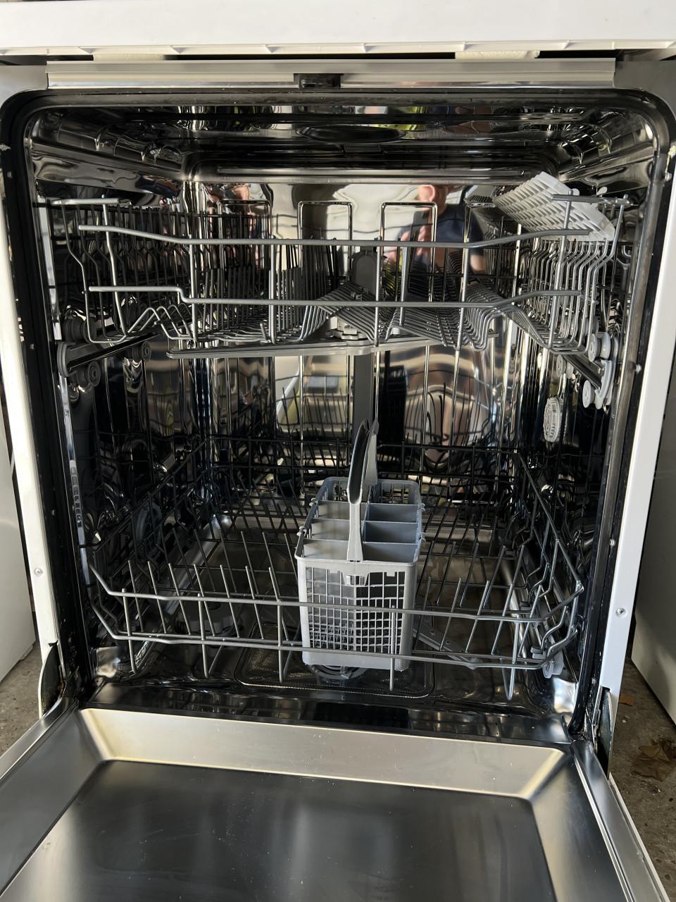 INVENTUM VVW6030AW vrijstaand Vaatwasser 85x60 cm. 85x60 cm.