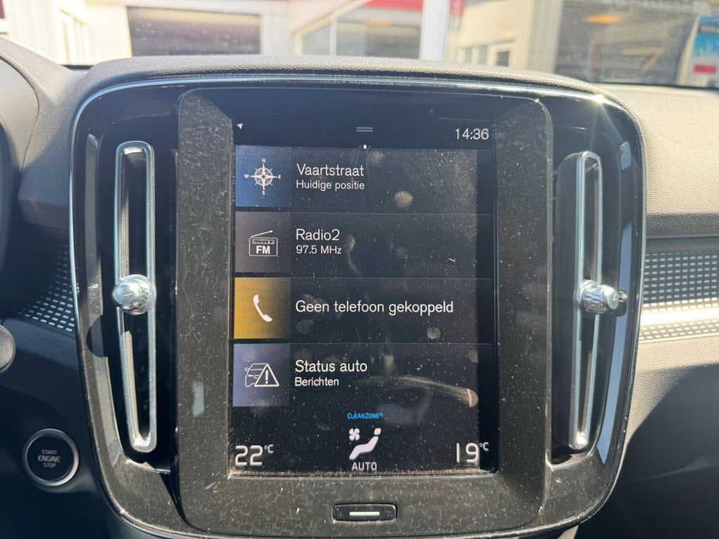 Volvo XC40 1.5 t4 recharge r-design black edition