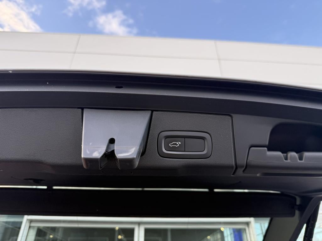 Volvo XC60 t8 390pk recharge r-design| panodak| luchtvering| trekhaak| came